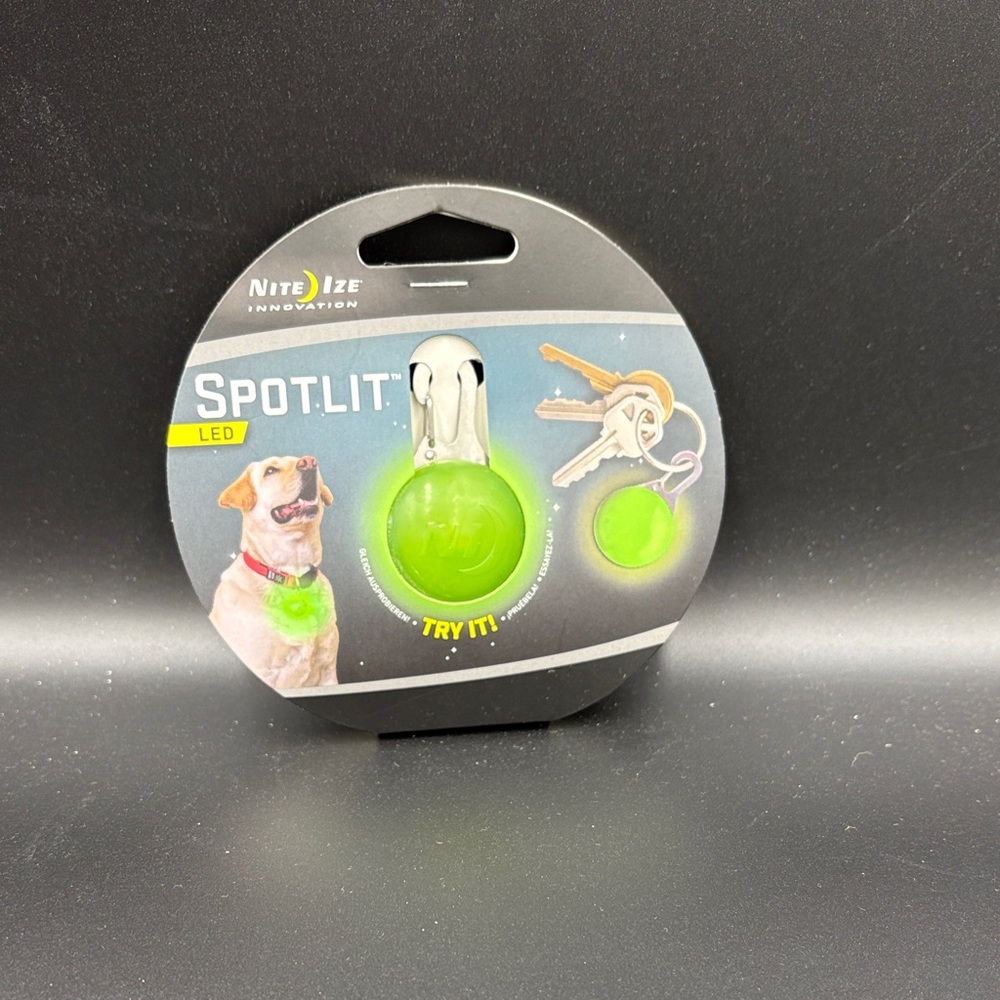 New in package Nite Ize SpotLit LED Keychain Light